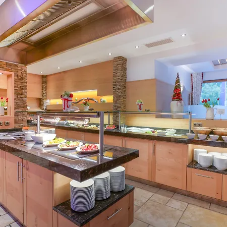 Отель Untersberg 4*