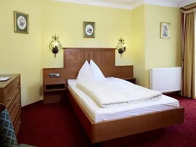 Отель Untersberg 4*